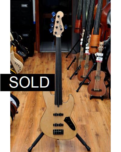 Maruszczyk Elwood 5p Birdseye Maple Fretless